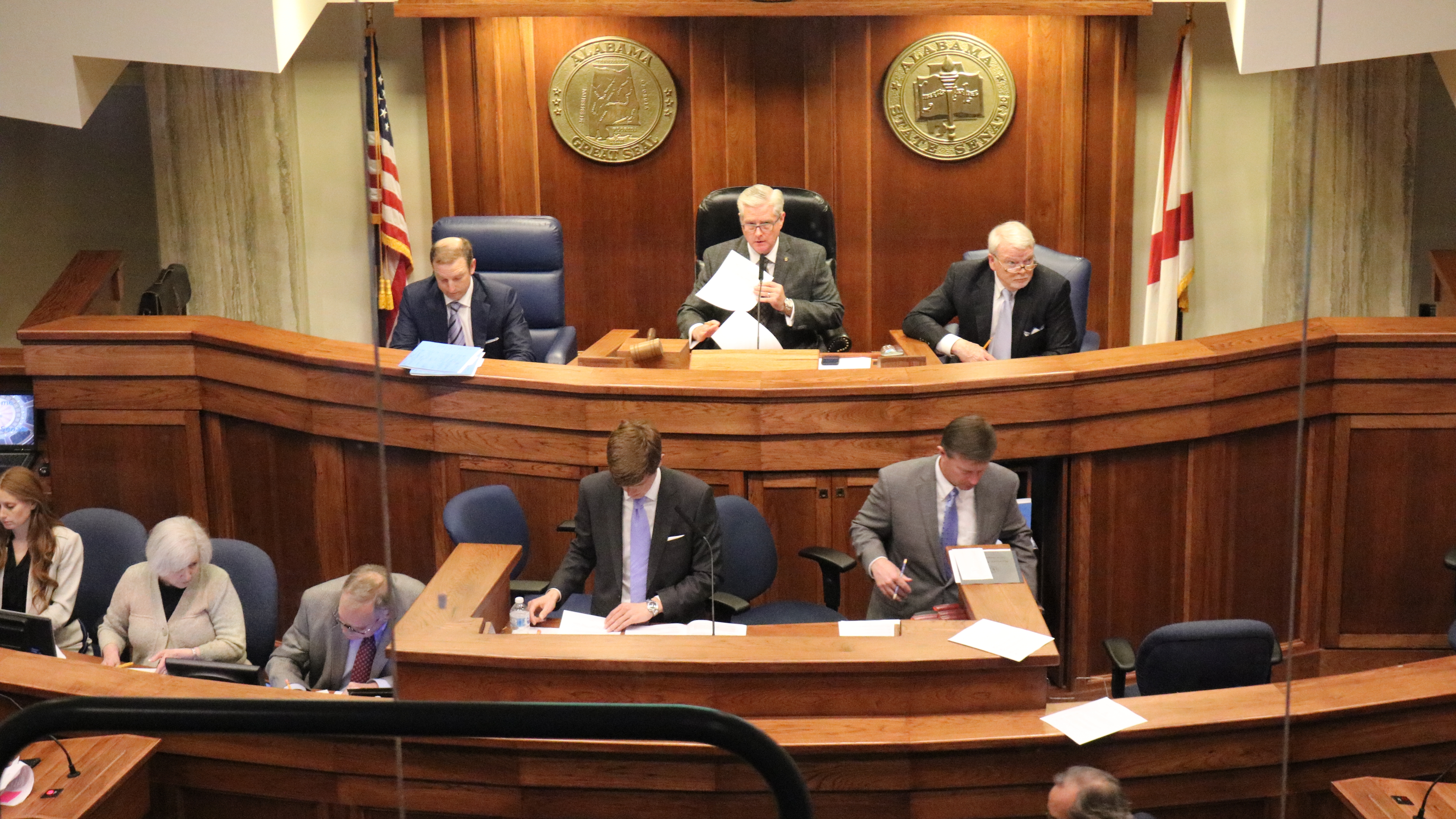 Senators approve bipartisan bill that would take Uber, Lyft statewide