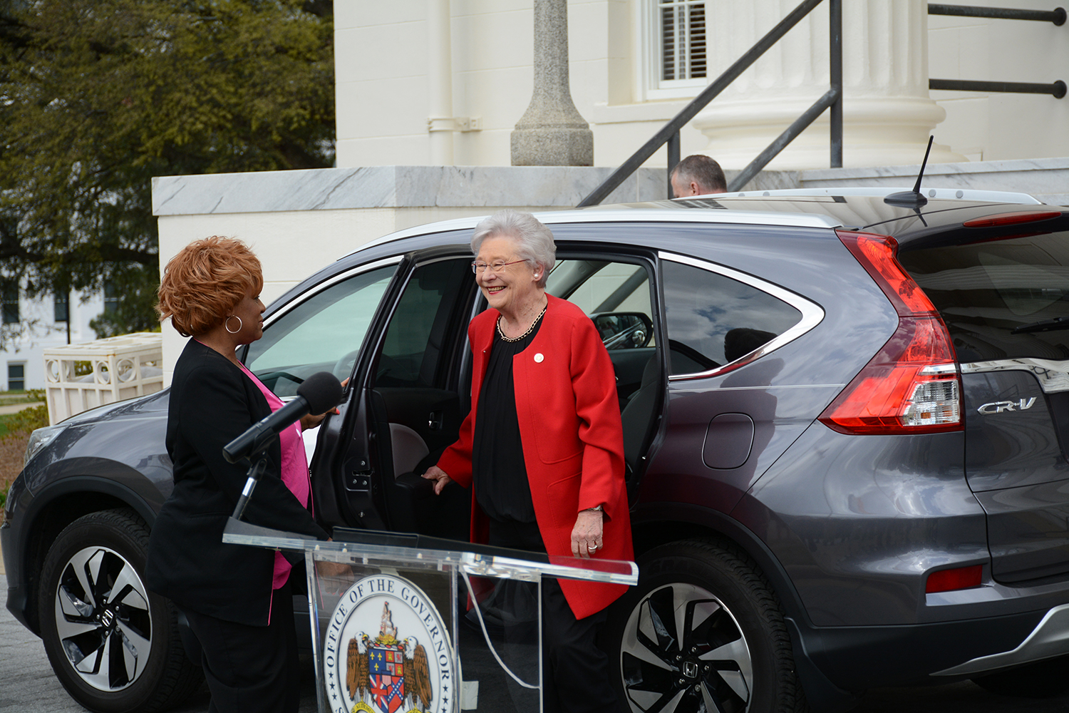 Governor signs statewide ride-hailing bill into law