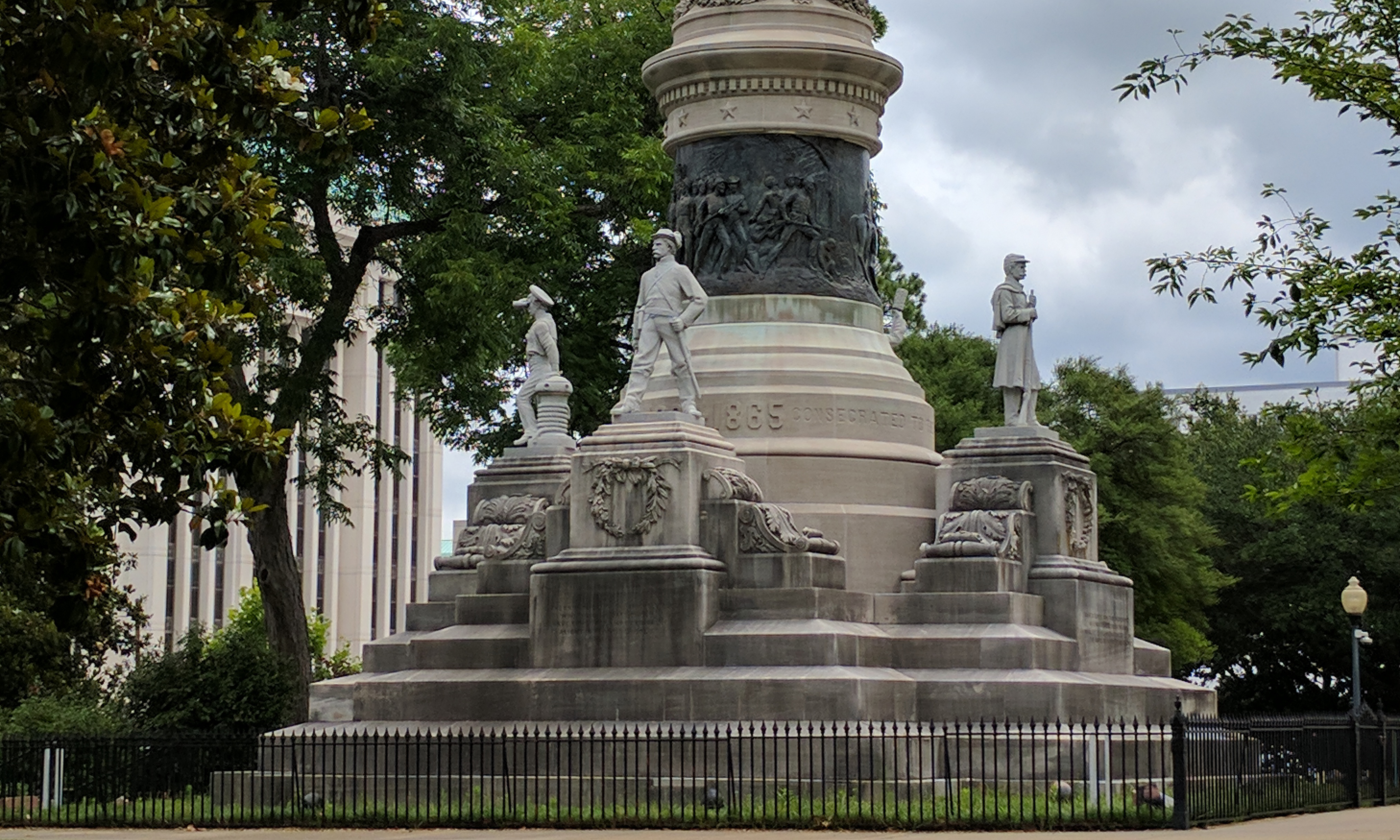 Ivey’s Confederate monument campaign ad draws national coverage, local criticism