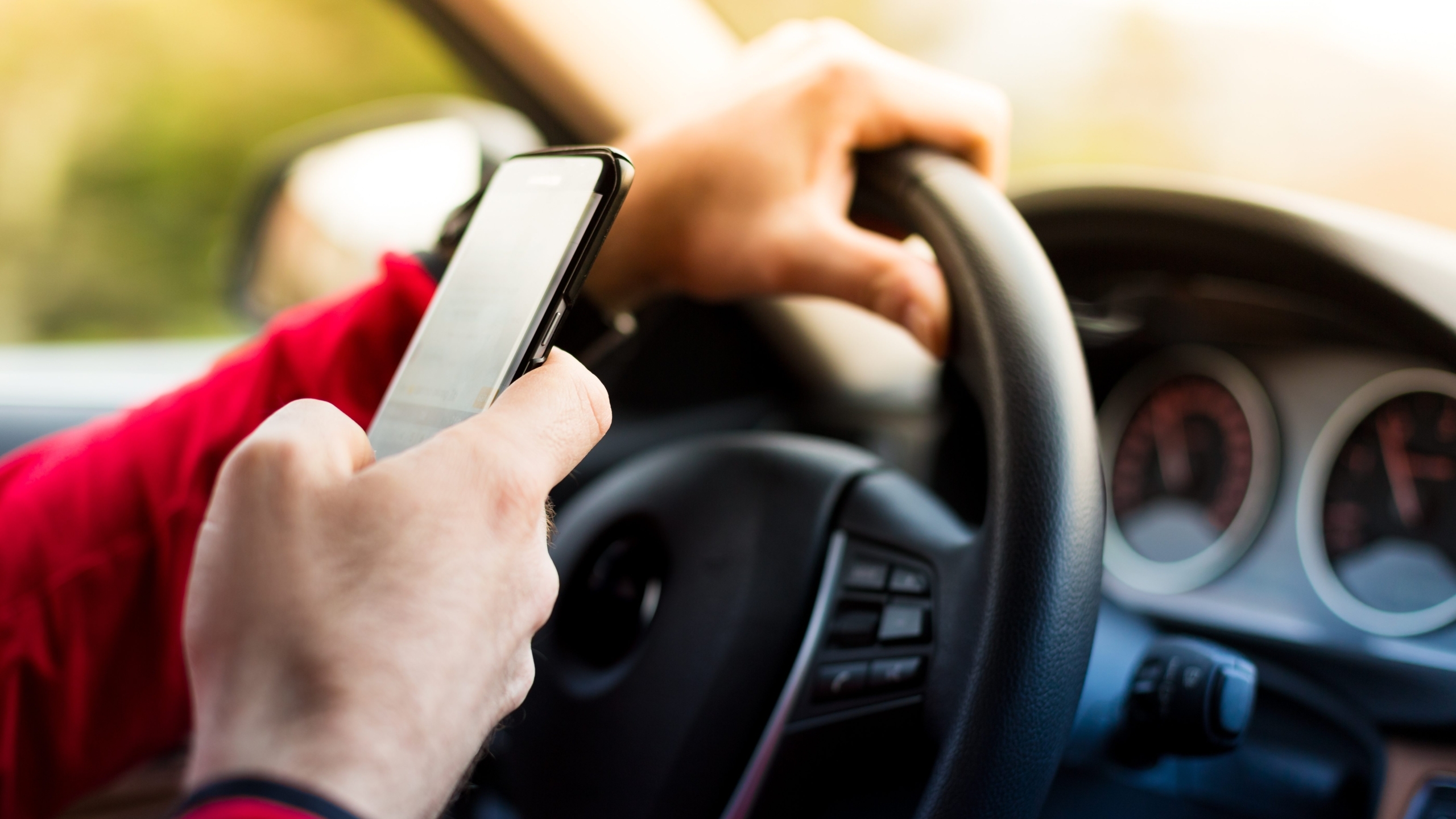 Gov. Ivey awards grant for program to combat distracted driving