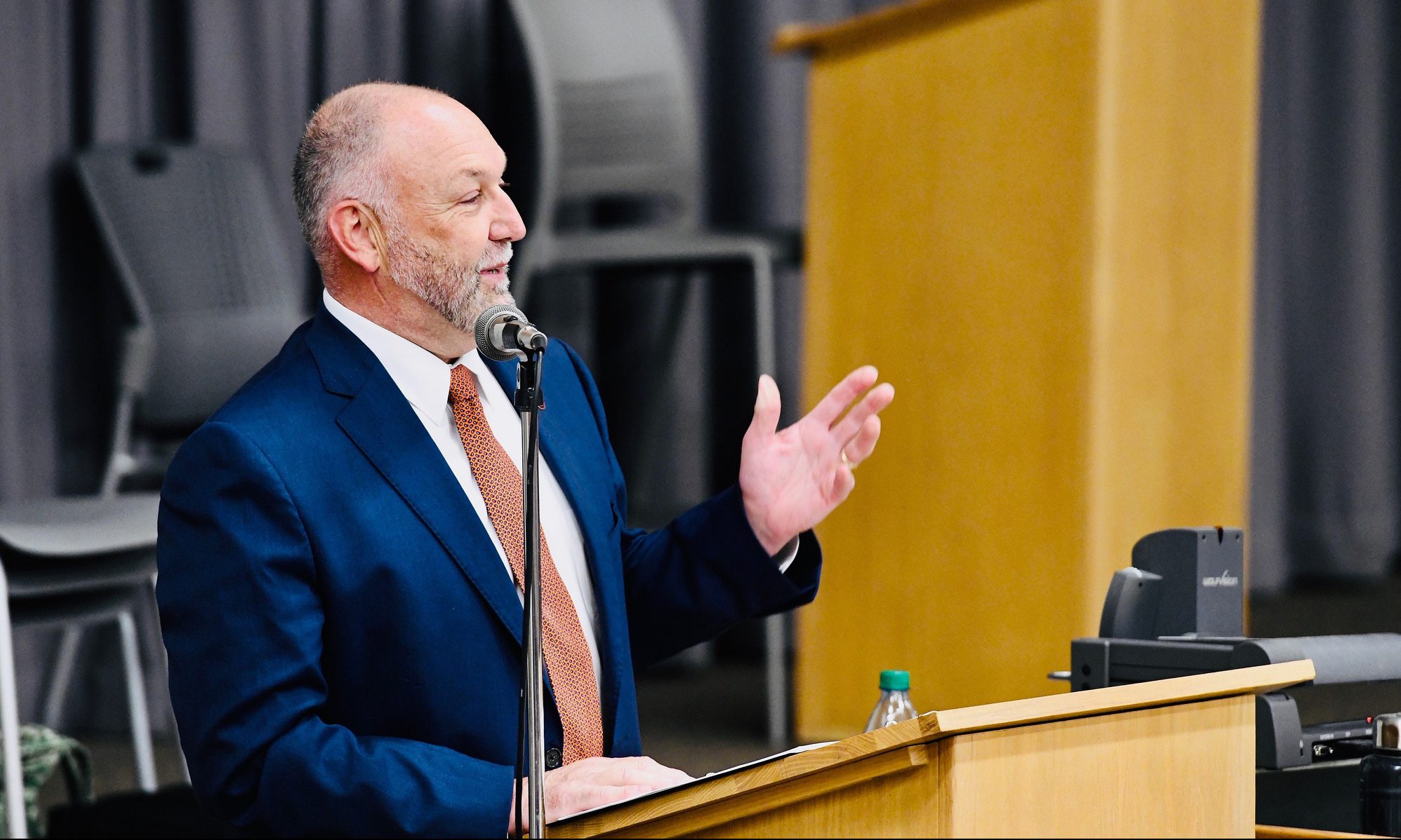 Steven Leath is out as Auburn president