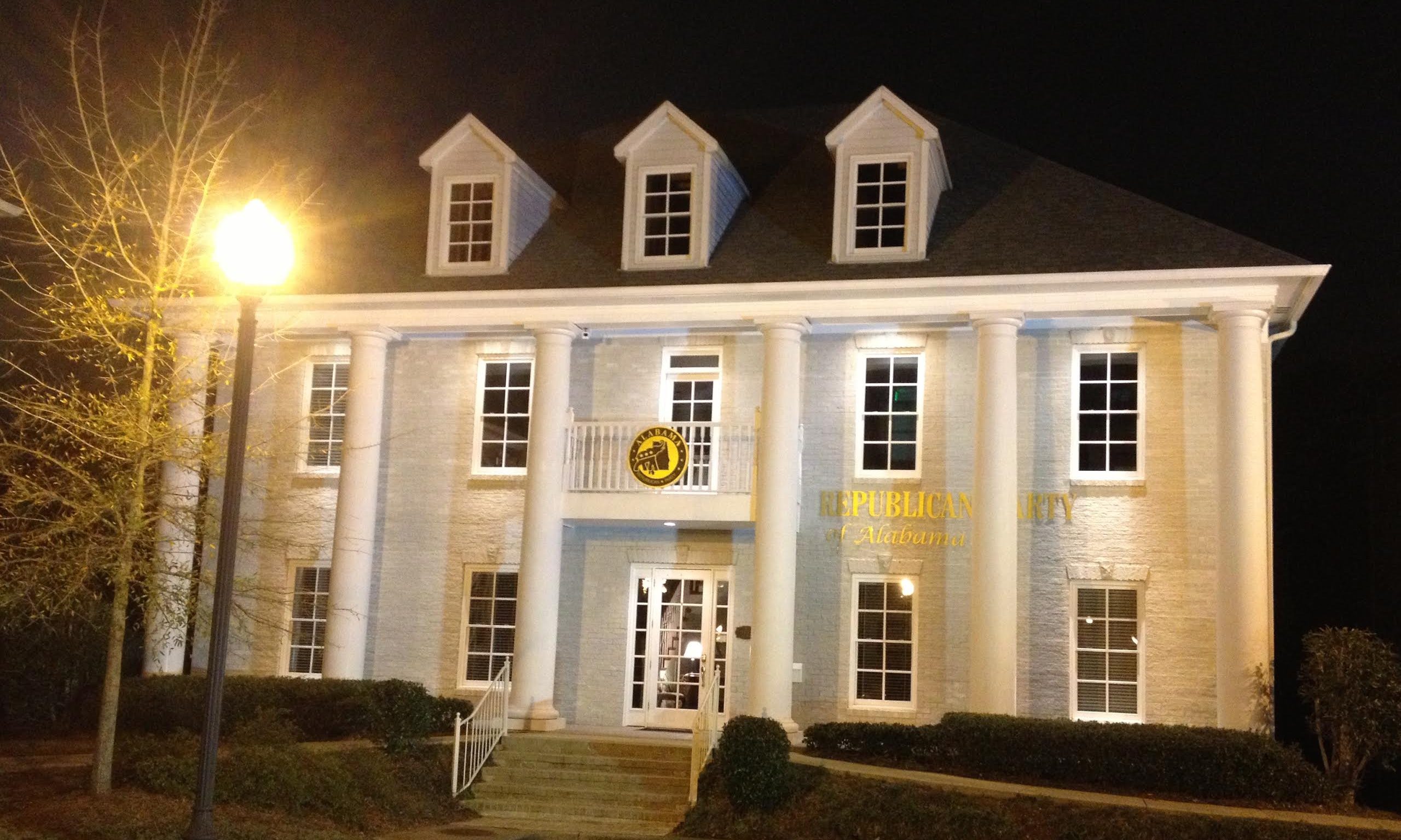 GOP dedicates headquarters building after former chairman