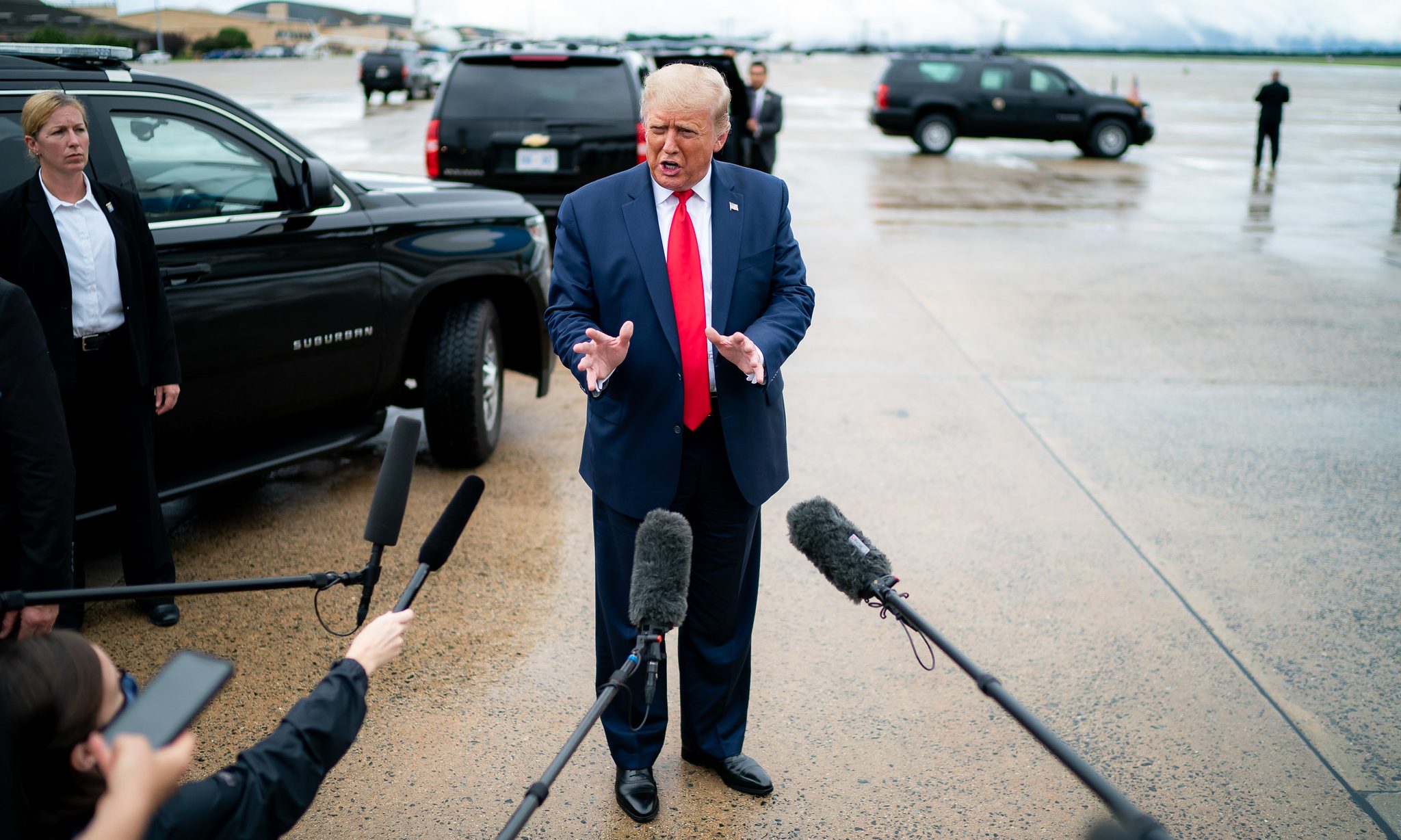 Trump urges Republicans to accept bigger COVID stimulus to get compromise