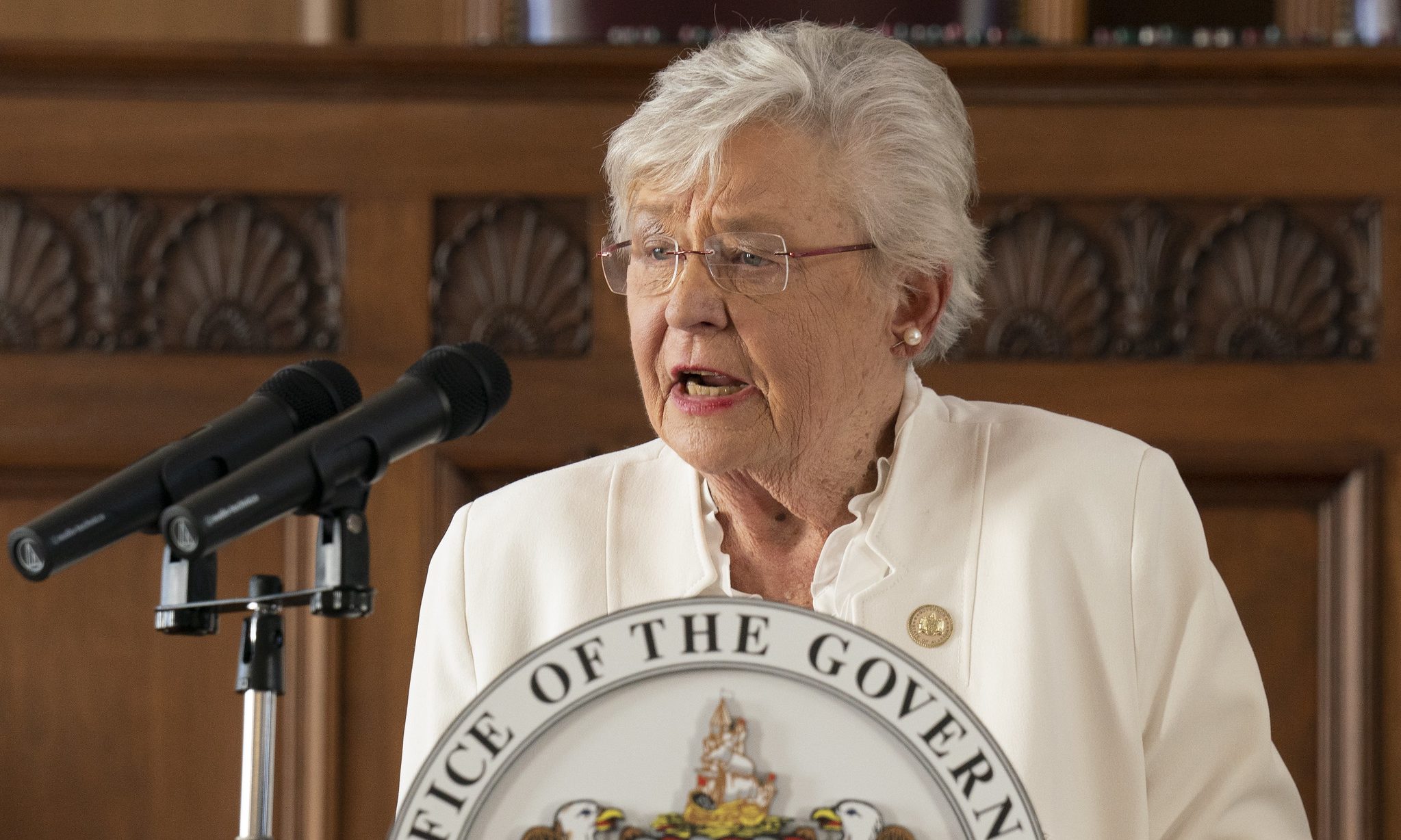 Amid worsening COVID crisis, governor extends mask mandate with no new restrictions