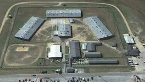 Manslaughter charges dropped for former Alabama correctional officer, prisoner