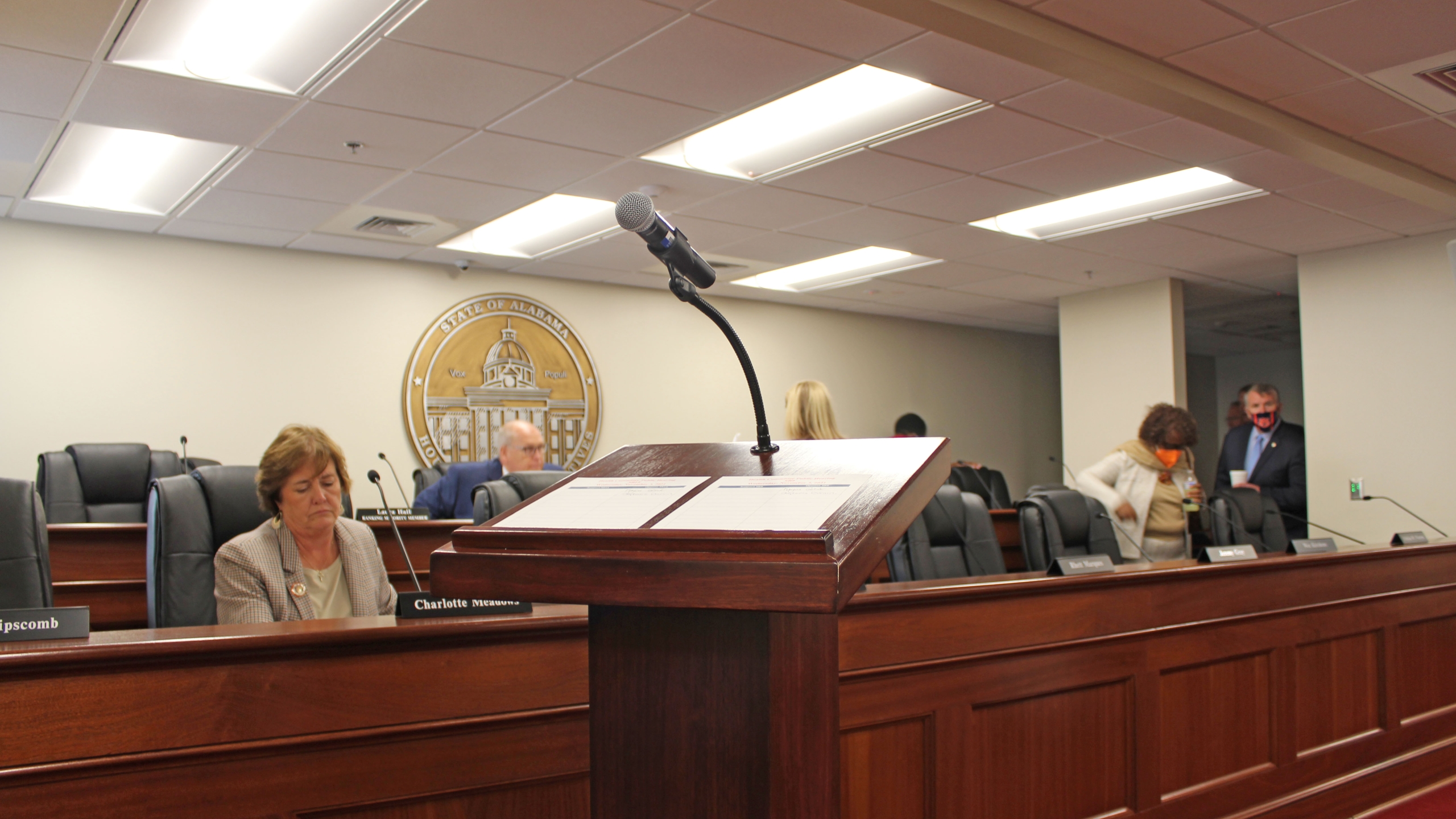 Committee passes bill that would narrow vaccine passport ban to COVID-19