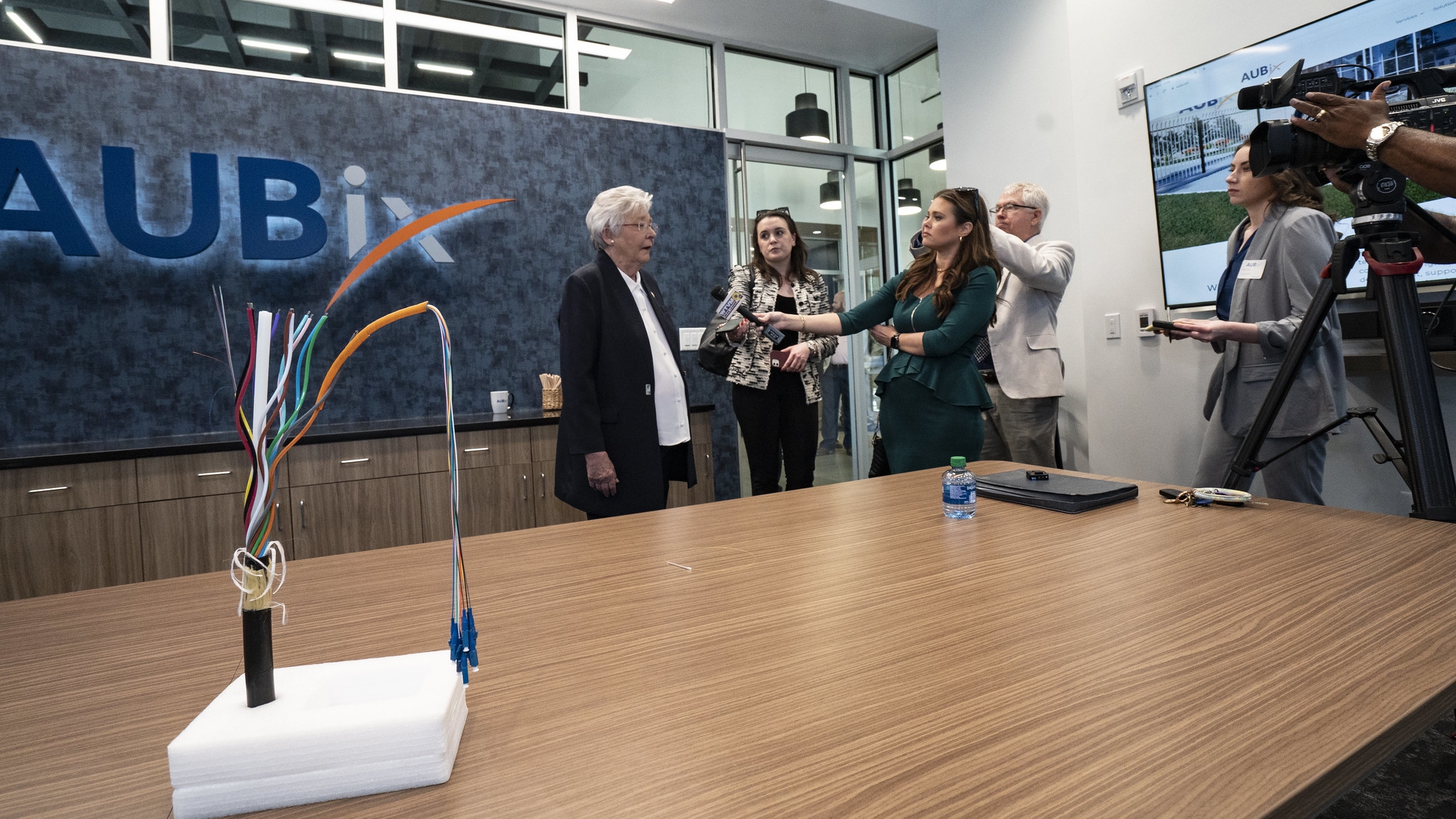 Governor celebrates grand opening of $120 million AUBix Data Center in Auburn