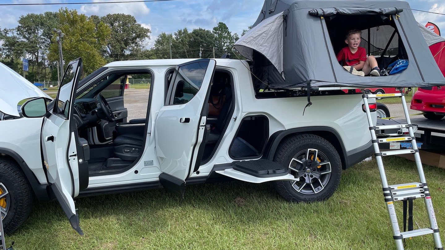 Owners show off electric vehicles at Gulf Coast Motor Show