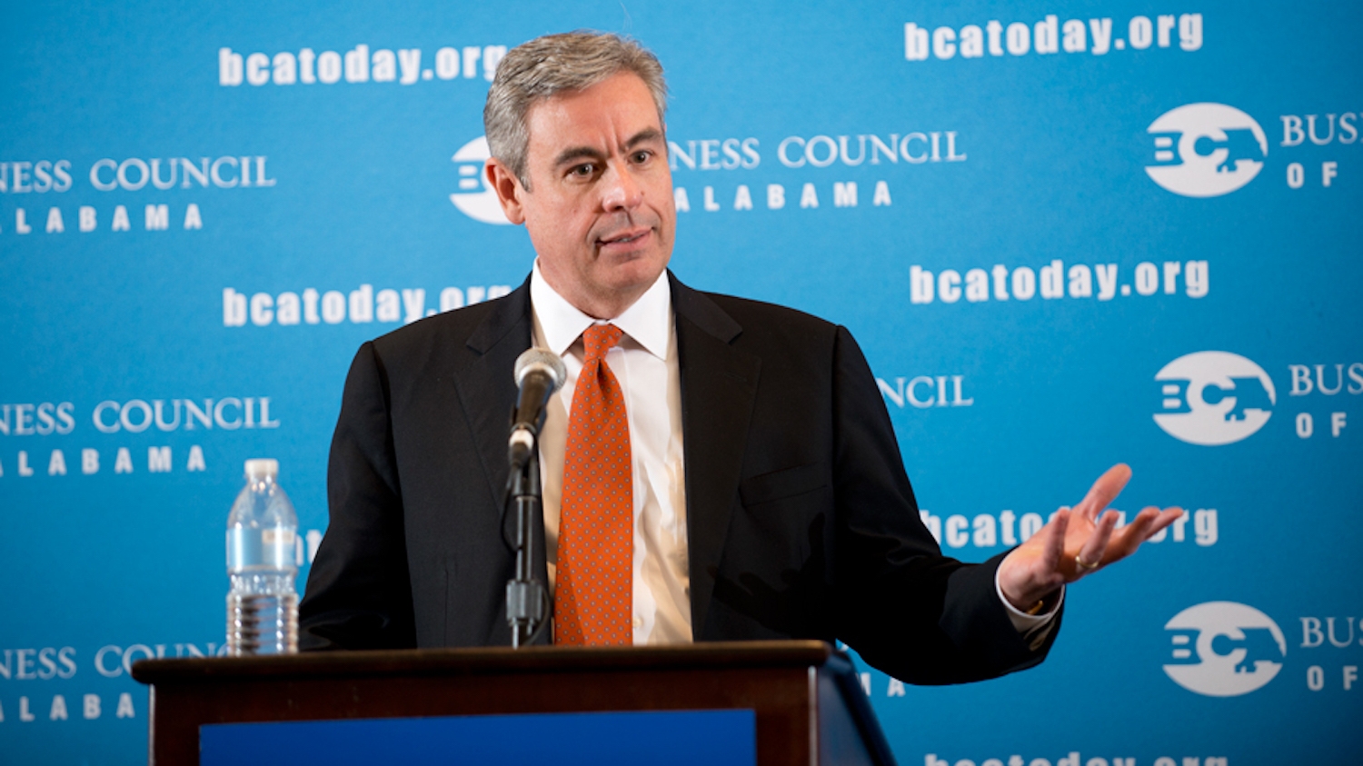 APCO CEO to step down, House Dems praise his leadership