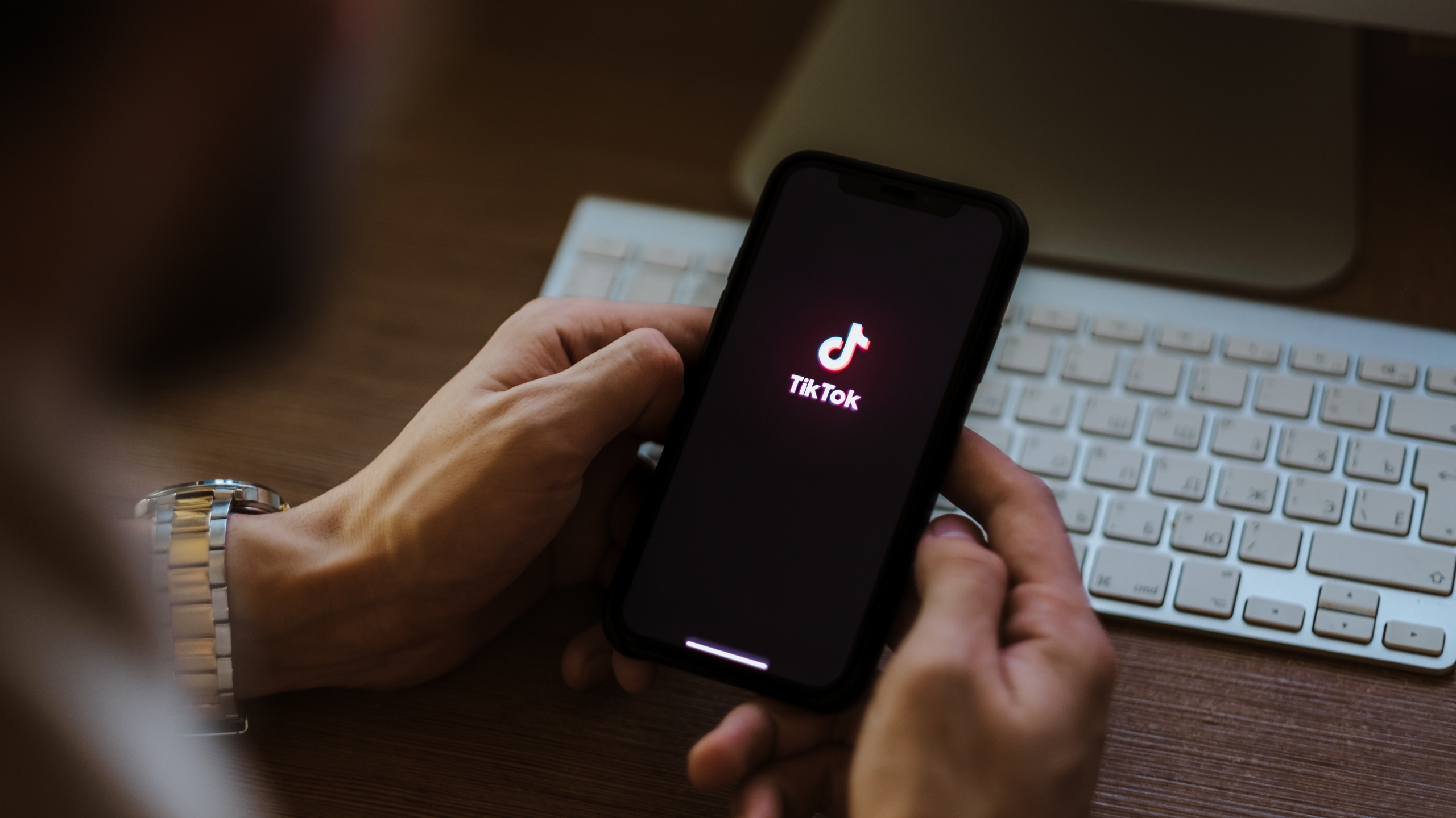 Ivey bans TikTok use on state devices, networks