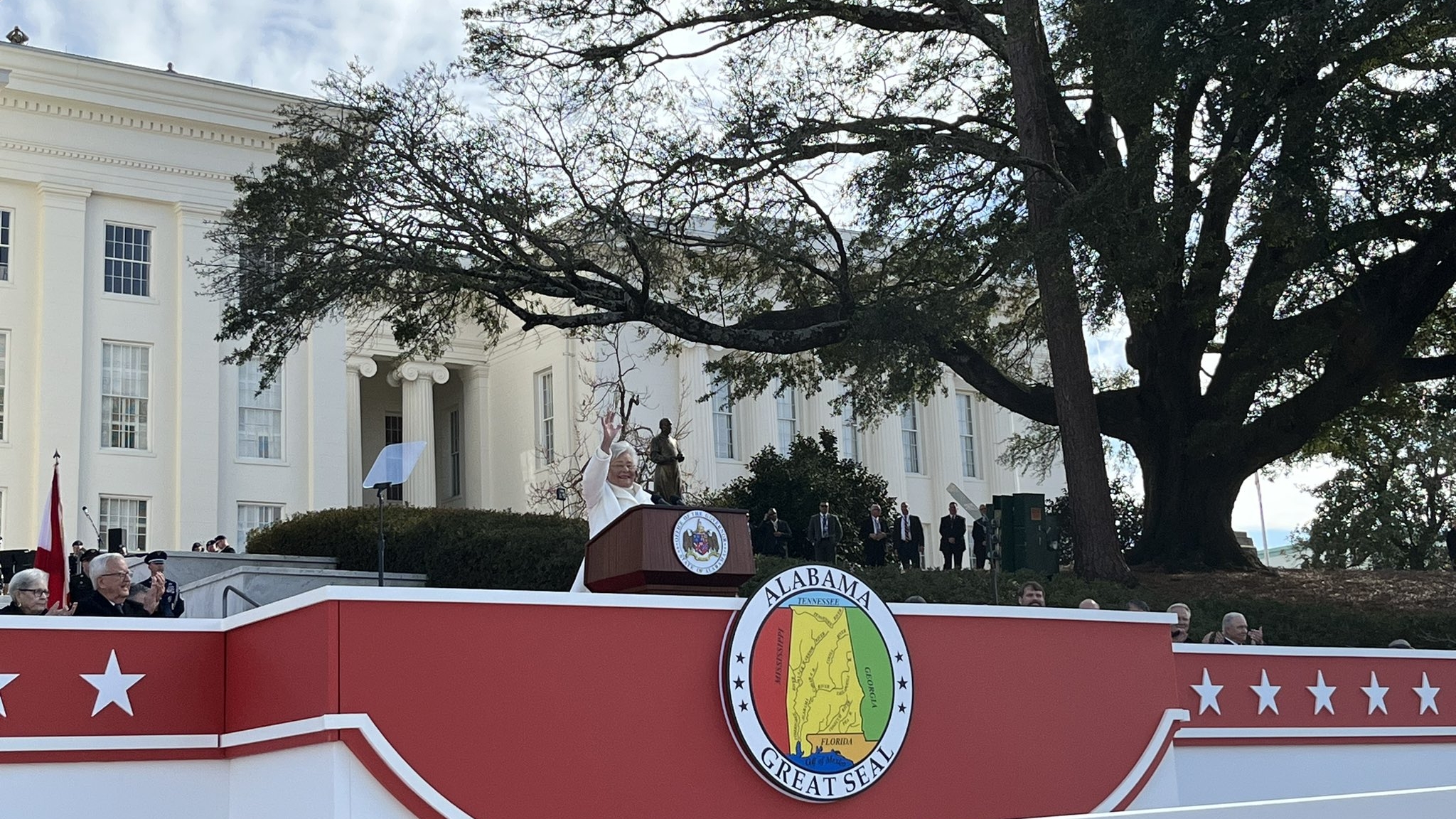 Ivey, other state leaders take oath of office at inauguration ceremony