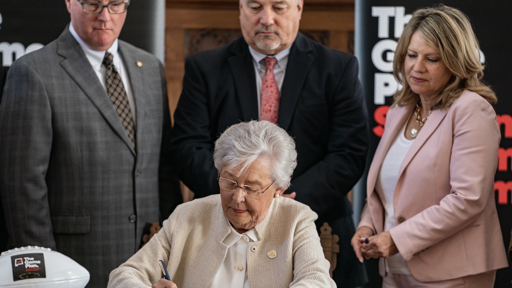 Economic incentives pass legislature, signed by Ivey