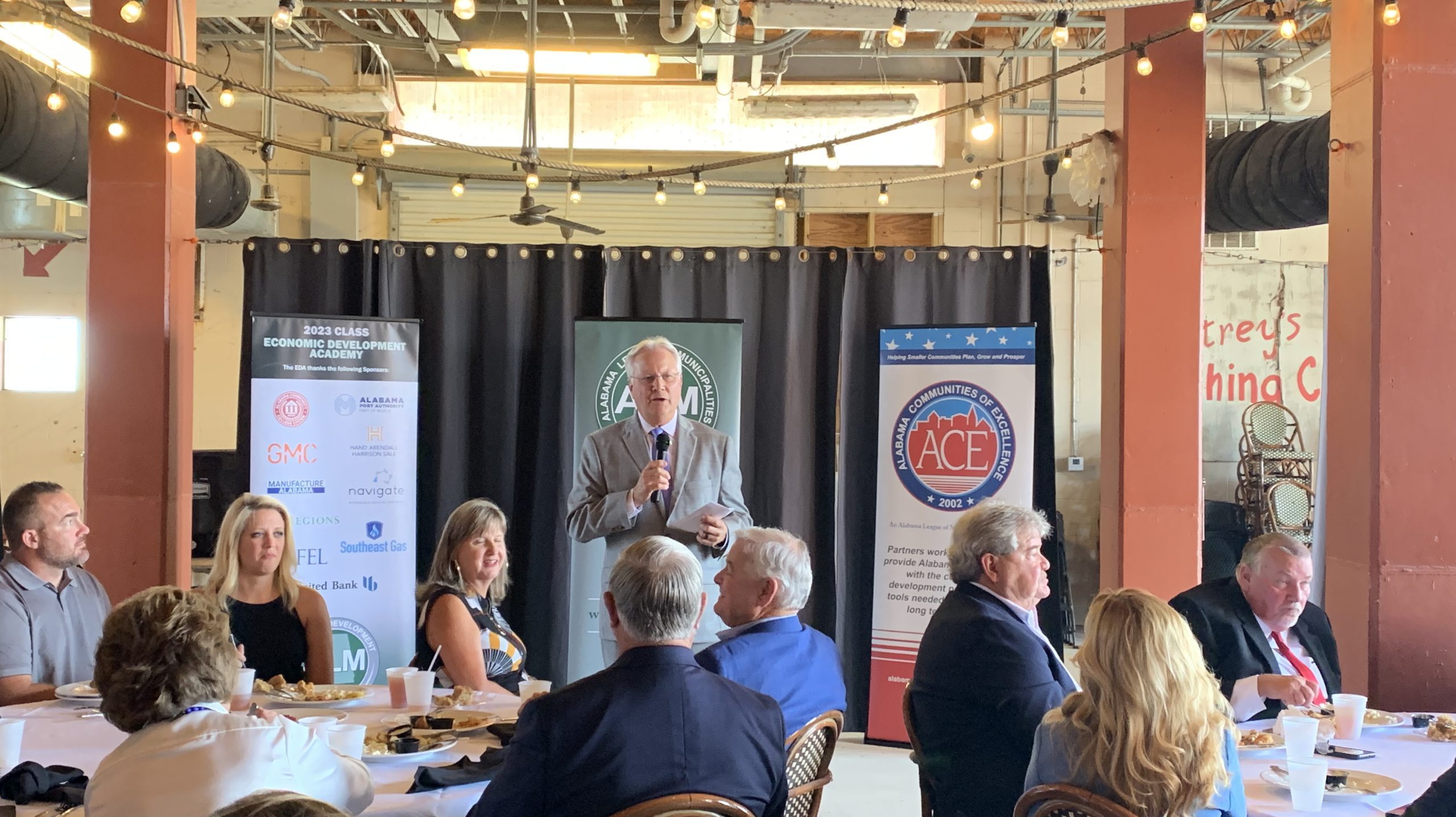 14 county commissioners, sheriffs endorse Rep. Jerry Carl