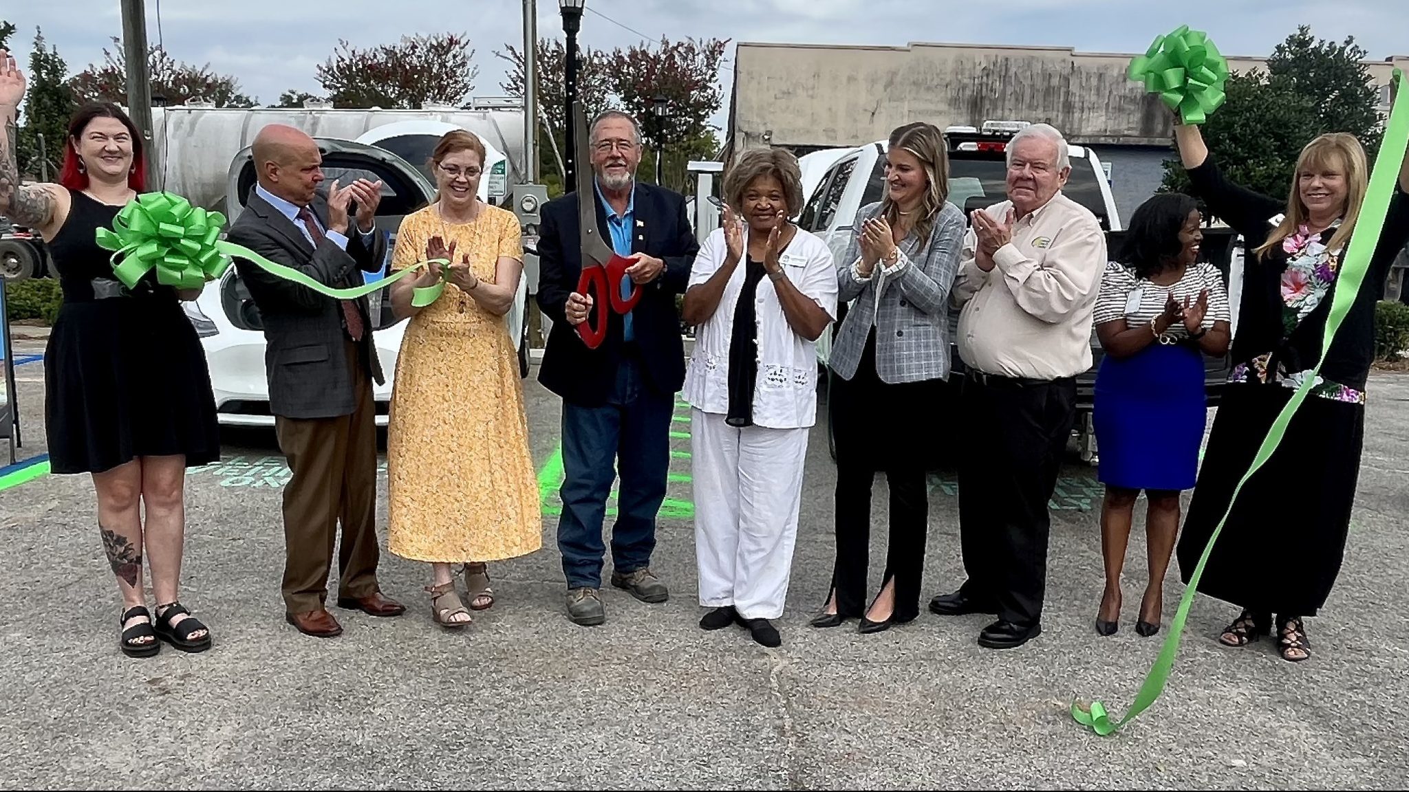 Montevallo shows off new electric vehicle charging station