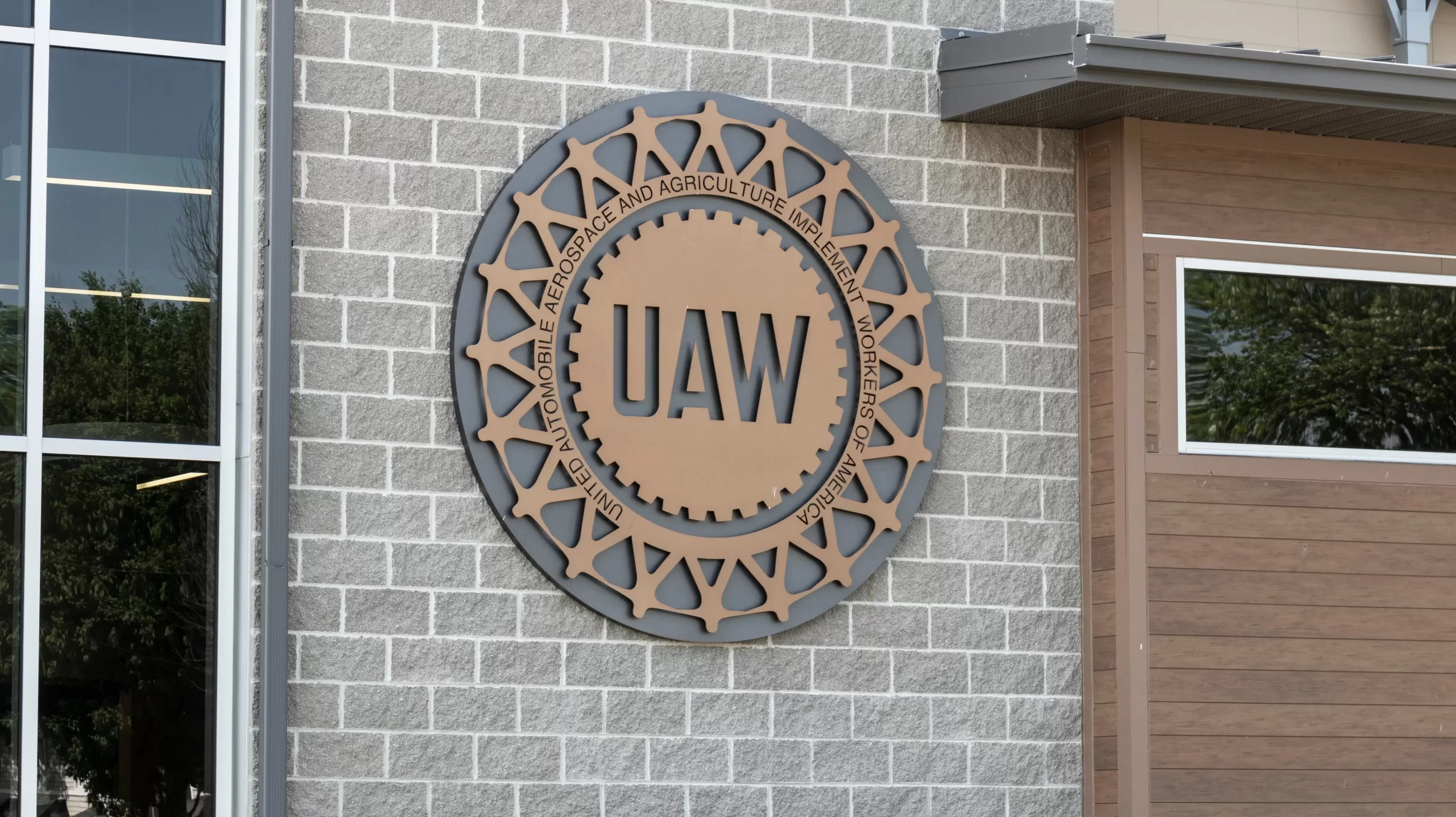 Mercedes workers set to vote for union in May