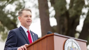 Secretary of State applauds the passage of bill cutting red tape for businesses