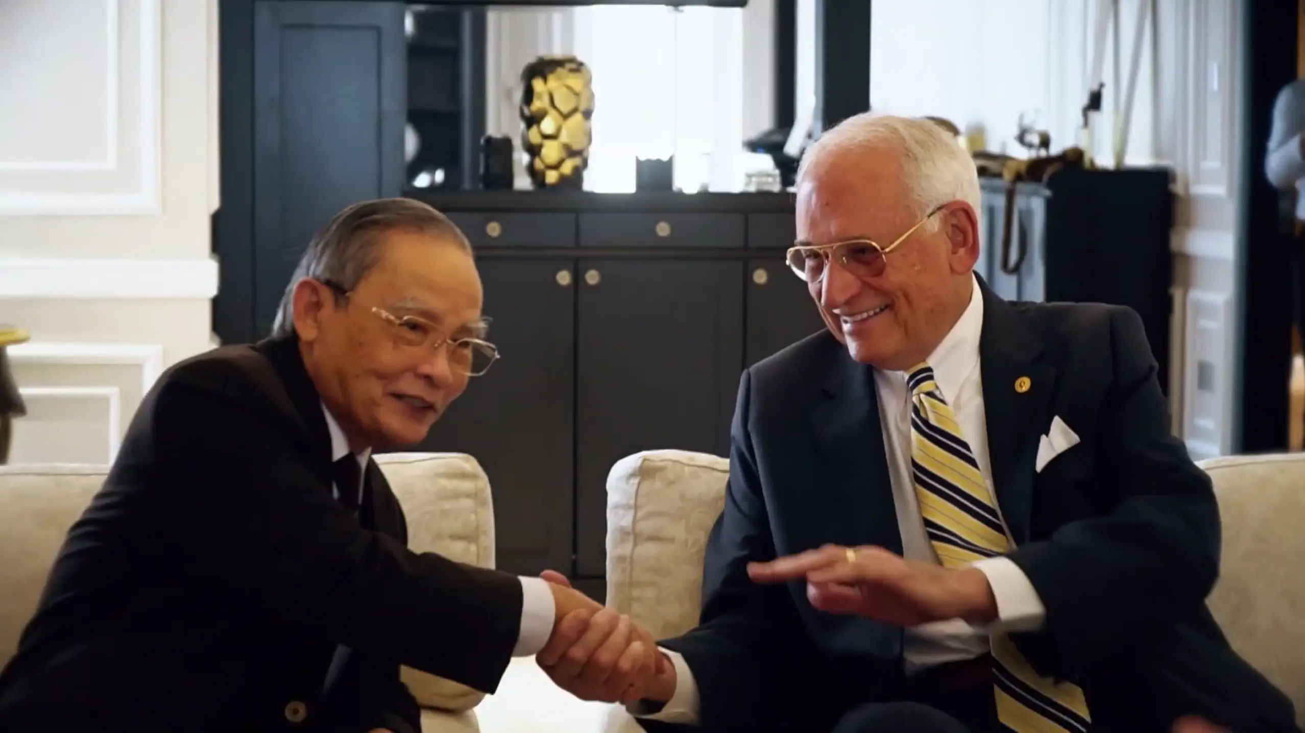 Film tells how Hawkins, Có went from Vietnam foes to friends in higher ed