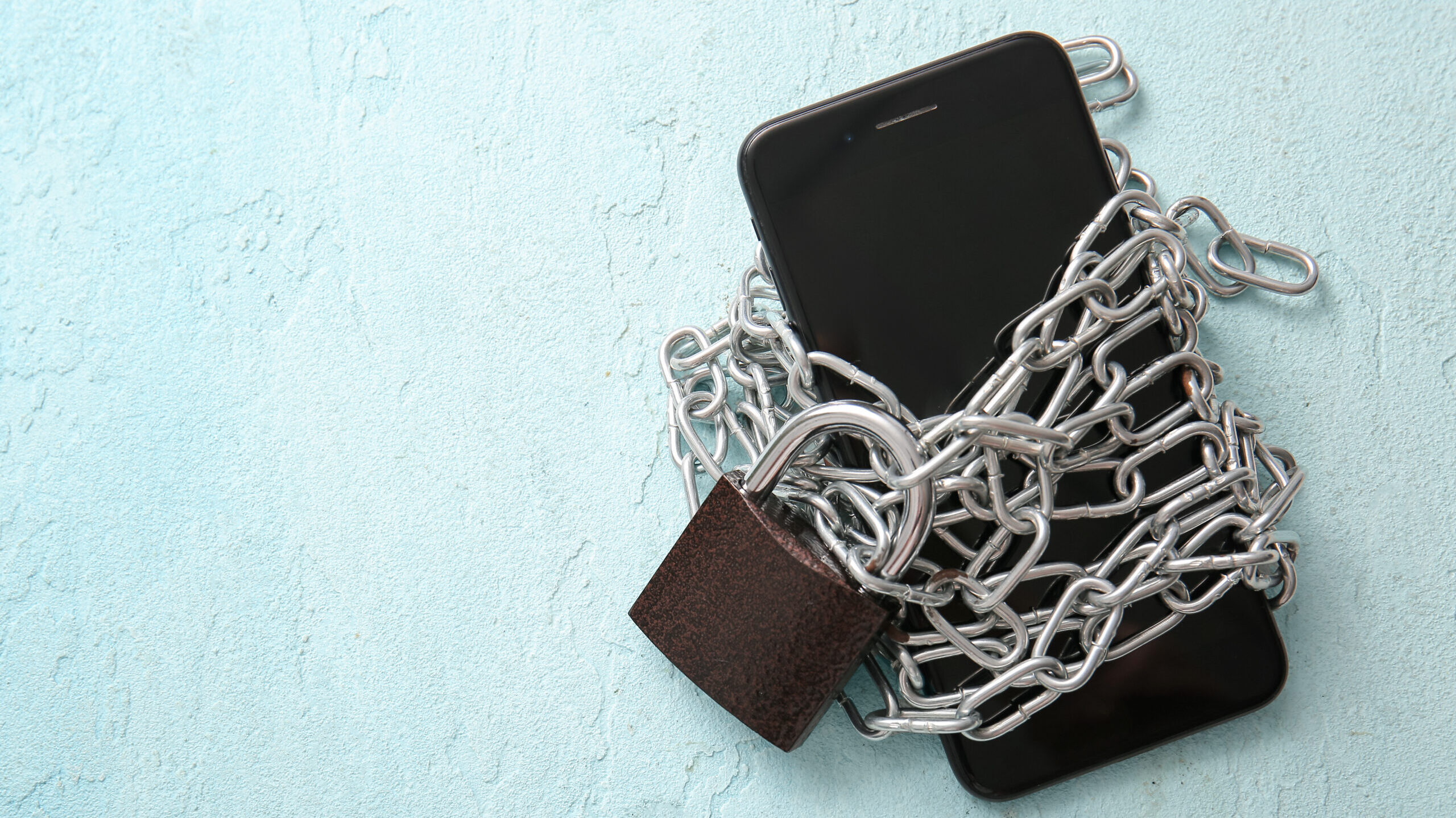 Legislature approves bill banning cell phone use in classrooms