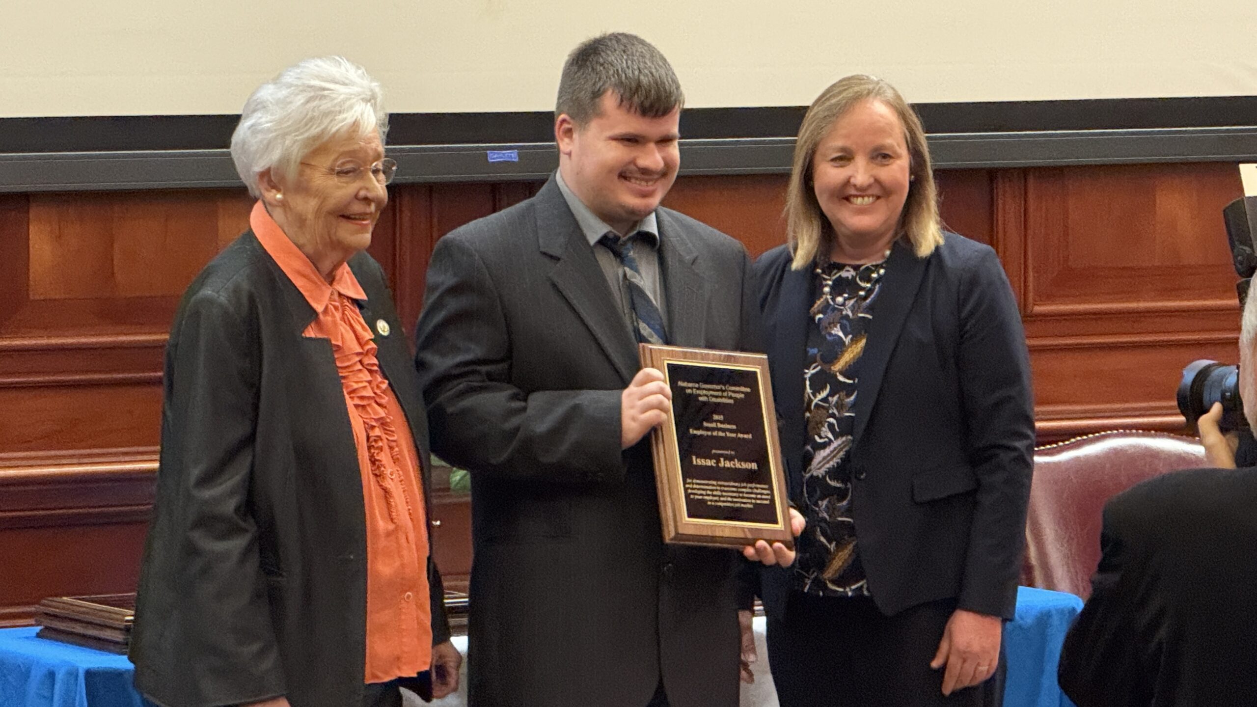 Gov. Ivey awards top employers of disabled Alabamians
