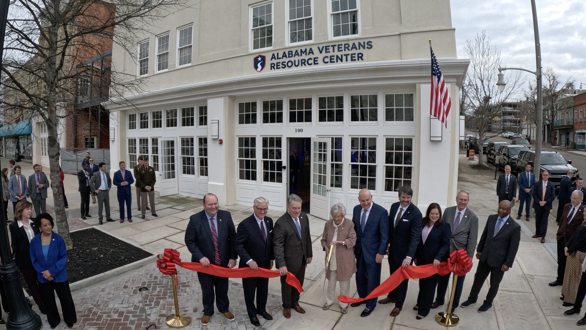 Gov. Ivey attends Alabama Veterans Resource Center grand opening