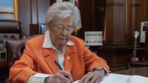 Gov. Ivey signs executive order meant to prevent state-chartered banks from denying people service
