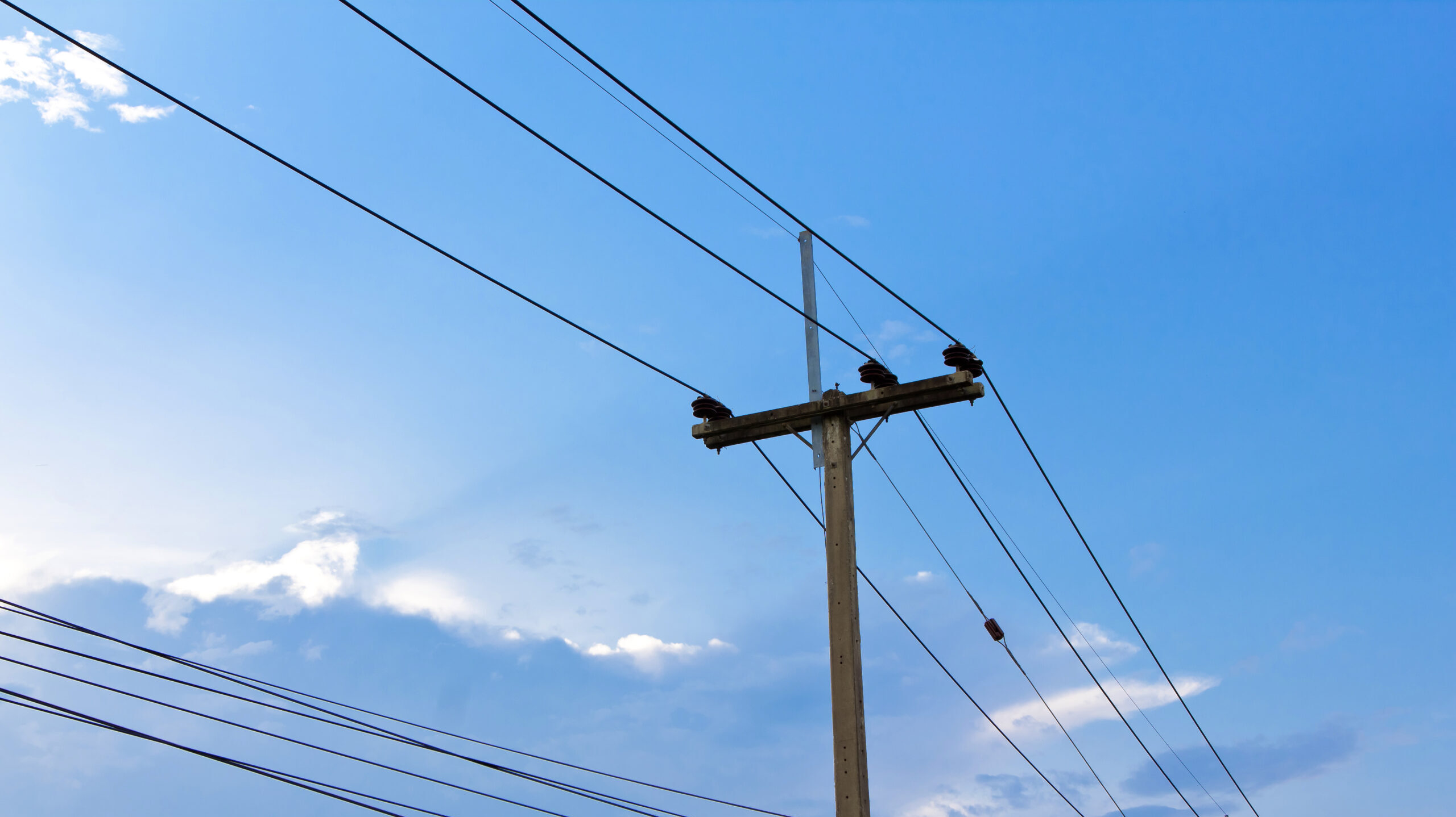 Gov. Ivey signs HB475, freezing electric rates and reshaping PSC