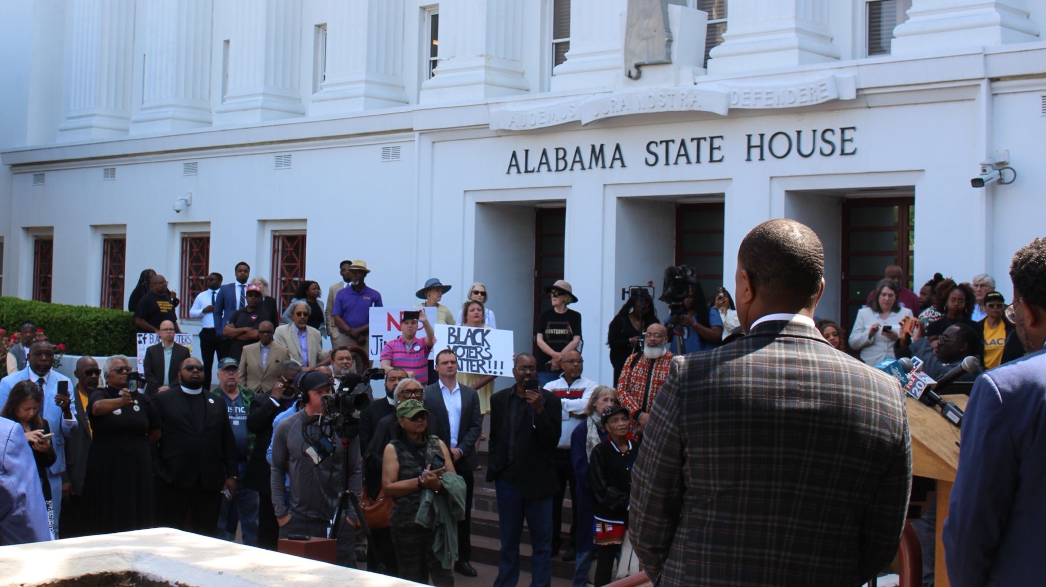 Lawmakers clash over redistricting, election timing in committee