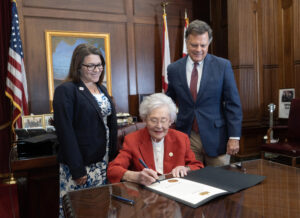 Gov. Ivey encourages Alabamians to participate in Light to Unite Week
