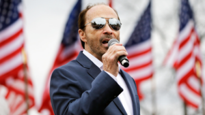 Lee Greenwood to headline rally in support of Trump-endorsed John Wahl