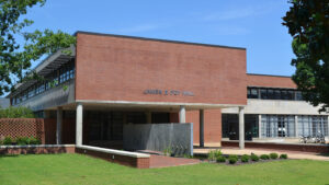 Auburn trustees approve veterans center renovation